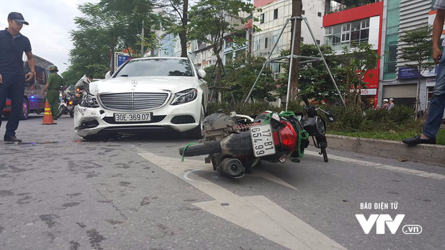 Xe “điên” gây tai nạn liên hoàn trên phố Xã Đàn - Ảnh 3.