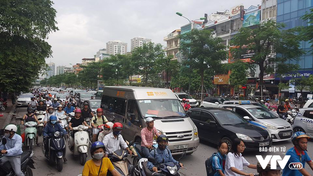 Xe “điên” gây tai nạn liên hoàn trên phố Xã Đàn - Ảnh 5.