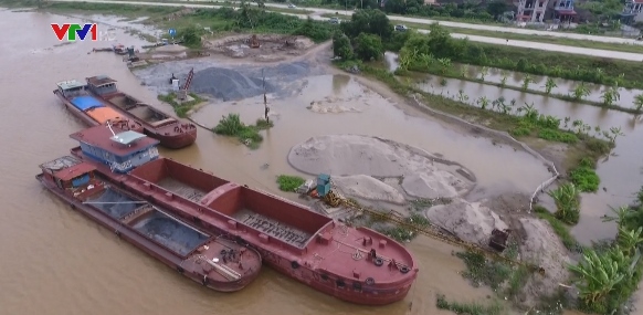 Xâm lấn dòng chảy gia tăng, đe dọa an toàn đê điều - Ảnh 1.