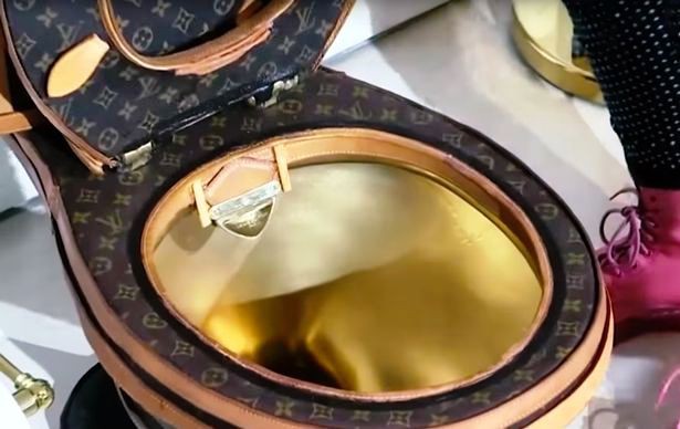 Mỹ: Bồn cầu nghệ thuật của Louis Vuitton trị giá 100.000 USD - Ảnh 1.