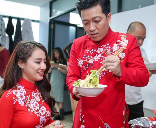 Nguyên Bảo dẫn đầu danh sách trai đẹp của showbiz siêng vào bếp - Ảnh 2.