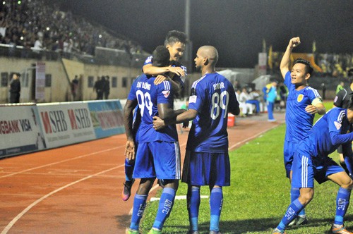 Giải VĐQG V.League 2017: Thắng Than Quảng Ninh, CLB Quảng Nam bứt phá trong cuộc đua vô địch - Ảnh 1.