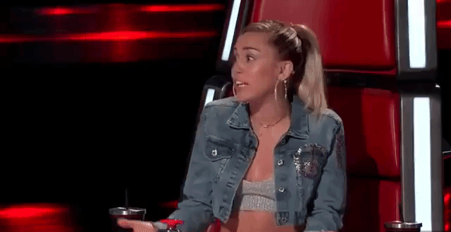 Ngỡ ngàng trước khoảnh khắc Miley Cyrus và Adam Levine ôm hôn nhau ở The Voice - Ảnh 7.