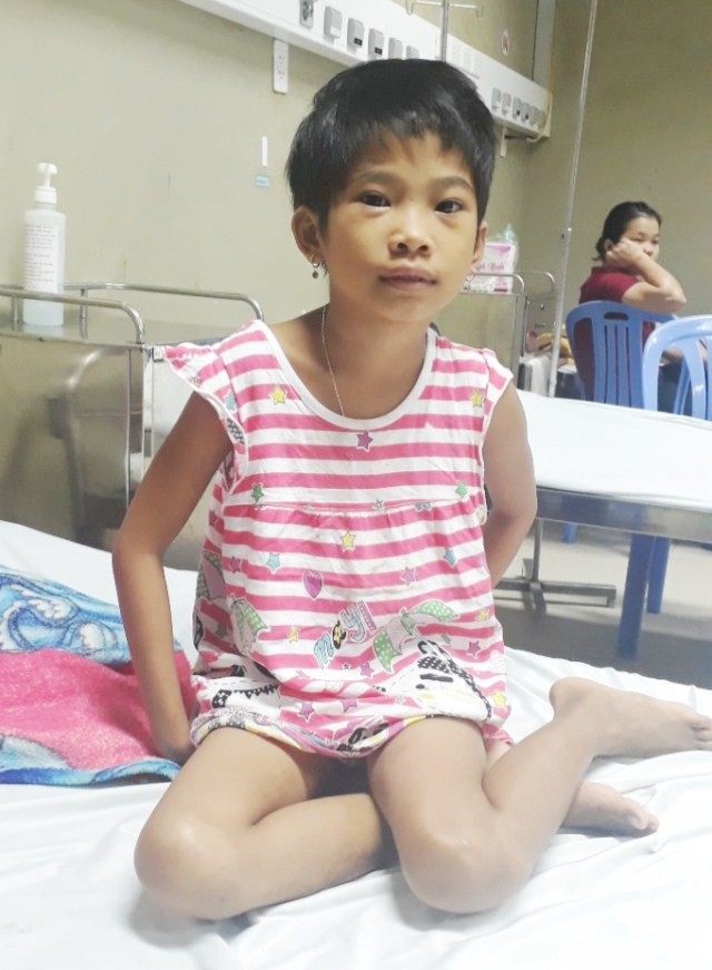 Chồng bỏ đi, vợ nghèo khốn đốn lo không cứu nổi con gái ung thư máu - Ảnh 5. Chồng bỏ đi, vợ nghèo khốn đốn lo không cứu nổi con gái ung thư máu - Ảnh 5.