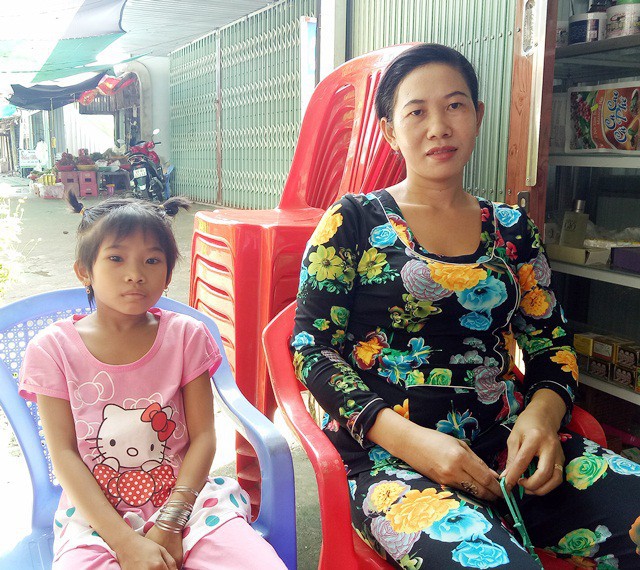 Chồng bỏ đi, vợ nghèo khốn đốn lo không cứu nổi con gái ung thư máu - Ảnh 7. Chồng bỏ đi, vợ nghèo khốn đốn lo không cứu nổi con gái ung thư máu - Ảnh 7.