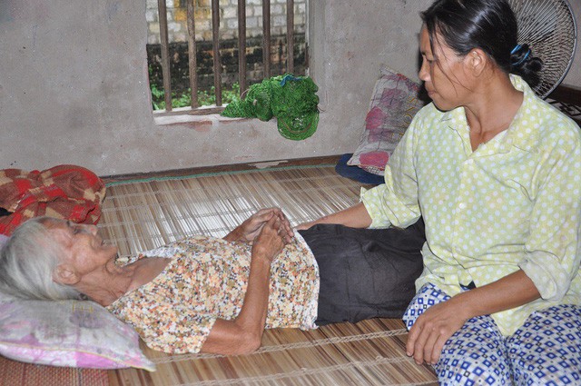 Xót thương mẹ già 85 tuổi bất lực nhìn 2 con tâm thần đánh nhau - Ảnh 8. Xót thương mẹ già 85 tuổi bất lực nhìn 2 con tâm thần đánh nhau - Ảnh 8.