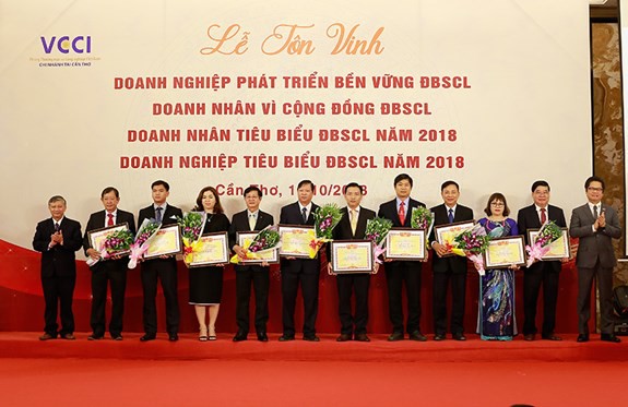 Vinh danh doanh nghiệp, doanh nhân tiêu biểu khu vực ĐBSCL năm 2018 - Ảnh 1.