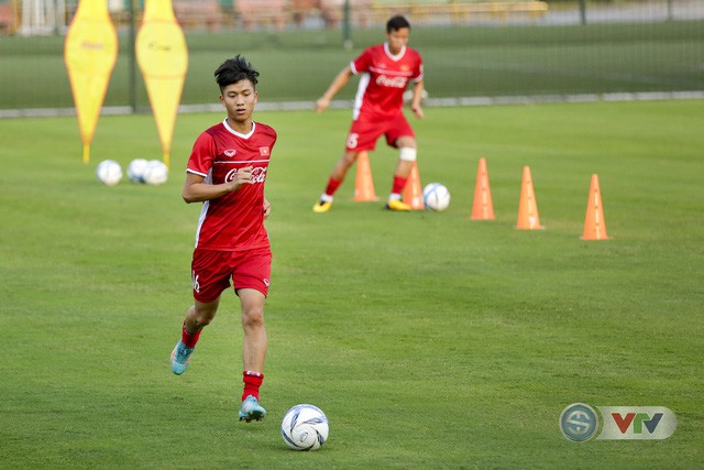 AFF Cup 2018: Văn Đức đối diện với sự cạnh tranh nơi hàng tiền vệ - Ảnh 1.