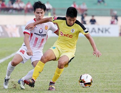 Thắng kịch tính sau loạt luân lưu, CLB Nam Định trụ hạng V.League thành công - Ảnh 2.