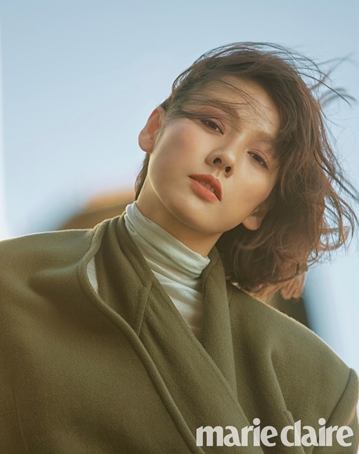 Lee Hyori khoe tóc ngắn cá tính trên tạp chí - Ảnh 1.