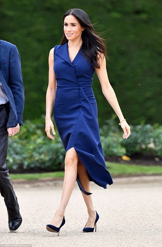 Gu thời trang đẳng cấp khi mang thai của Công nương Meghan Markle - Ảnh 16.