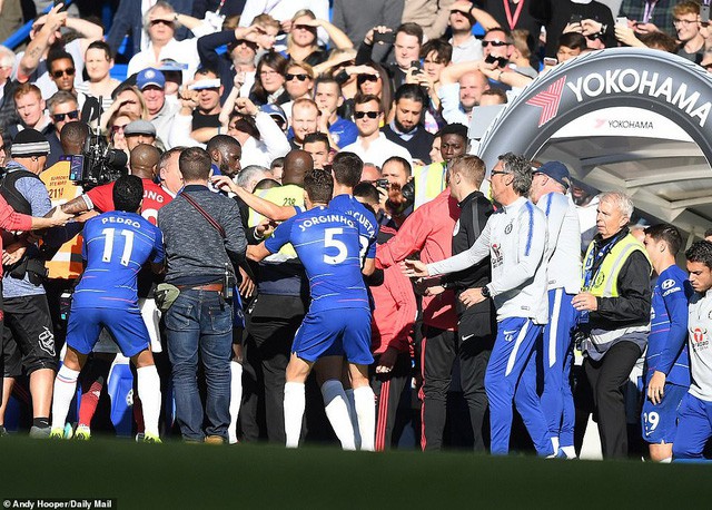 ẢNH: Toàn cảnh trận hòa kịch tính giữa Chelsea và Man Utd trên sân Stamford Bridge - Ảnh 16.