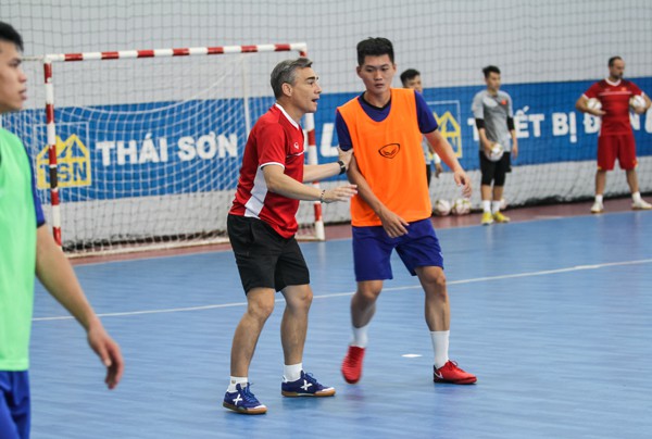 ĐT futsal Việt Nam lên đường sang Thái Lan tập huấn - Ảnh 1.