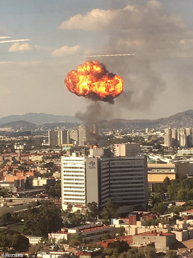 Mexico: Cháy nổ nhà máy rượu, hàng nghìn người dân phải sơ tán - Ảnh 1.