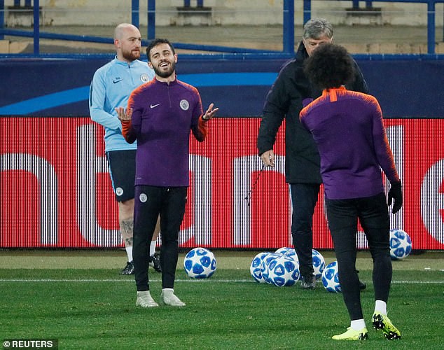 Man City hé lộ đội hình đấu Shakhtar Donetsk trên sân tập lạnh buốt - Ảnh 2.