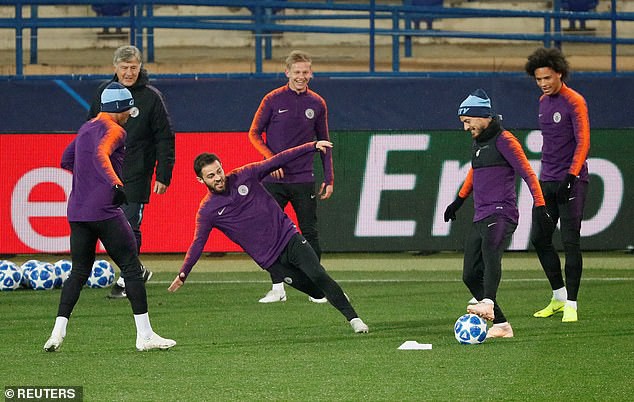 Man City hé lộ đội hình đấu Shakhtar Donetsk trên sân tập lạnh buốt - Ảnh 3.