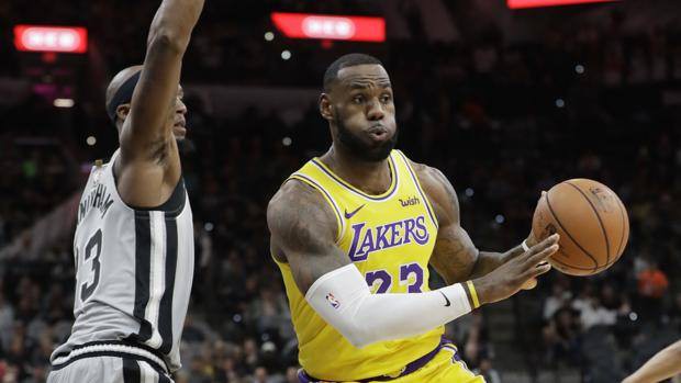 LeBron James được bầu là Nam VĐV xuất sắc nhất năm 2018 của AP - Ảnh 1.