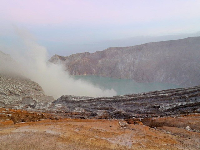 Du khách Việt kể lại hành trình khám phá miệng núi lửa kỳ ảo ở Indonesia - Ảnh 9.