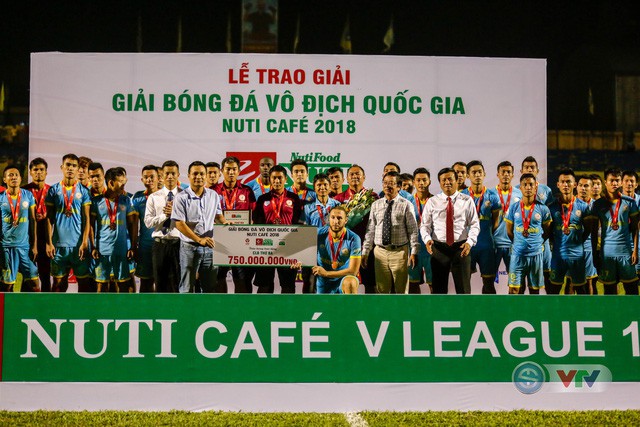 ẢNH: Ngoại binh toả sáng, FLC Thanh Hoá giành ngôi Á quân V.League 2018 - Ảnh 19. ẢNH: Ngoại binh toả sáng, FLC Thanh Hoá giành ngôi Á quân V.League 2018 - Ảnh 19.