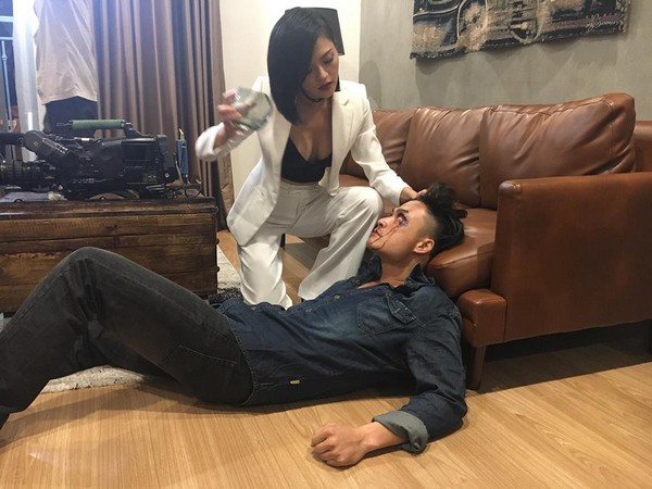 Quỳnh búp bê: Đào hoảng hốt vì thấy Kiên lên cơn nghiện, My sói cầm dao đe dọa Quỳnh - Ảnh 3. Quỳnh búp bê: Đào hoảng hốt vì thấy Kiên lên cơn nghiện, My sói cầm dao đe dọa Quỳnh - Ảnh 3.