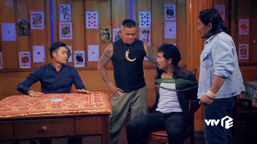 Cung đường tội lỗi - Tập 32: Qu&acirc;n c&oacute; mắc mưu để Ph&uacute; Thịnh mua hết cổ phần b&agrave; Yến? - Ảnh 1.