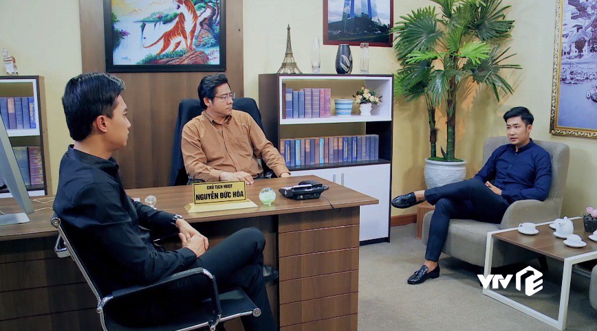 Cung đường tội lỗi - Tập 32: Qu&acirc;n c&oacute; mắc mưu để Ph&uacute; Thịnh mua hết cổ phần b&agrave; Yến? - Ảnh 3.