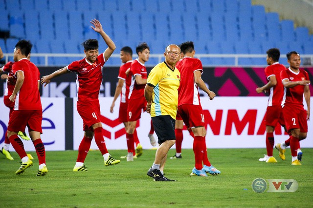 AFF Cup 2018: HLV Park Hang Seo hâm mộ Leo Messi và thích bún chả Việt Nam - Ảnh 1.