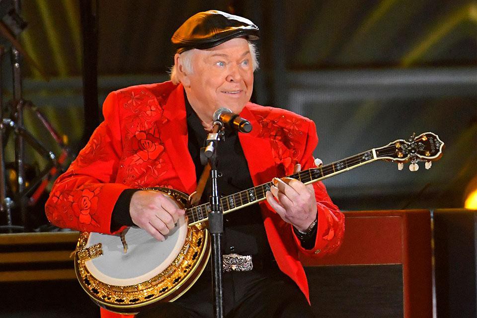 Biểu tượng nhạc đồng quê Roy Clark đã qua đời