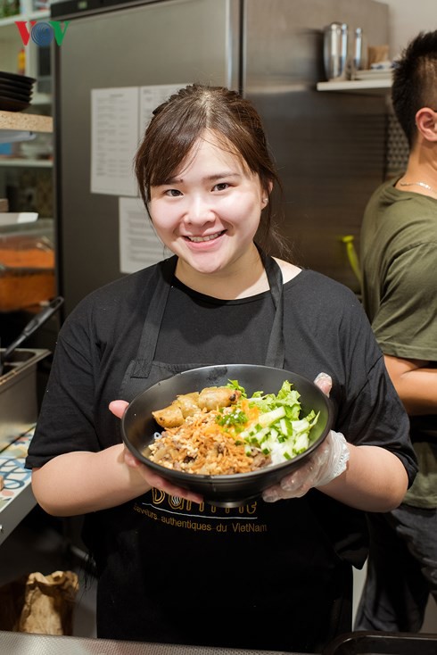 Cô gái trẻ đam mê quảng bá ẩm thực Việt tại “kinh đô ánh sáng“ - Ảnh 1. Cô gái trẻ đam mê quảng bá ẩm thực Việt tại “kinh đô ánh sáng“ - Ảnh 1.
