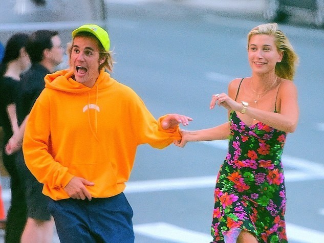 Vừa xa nhau, Hailey Baldwin đã mong gặp Justin Bieber vào Giáng sinh - Ảnh 1.