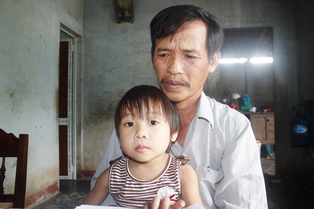 Thiếu 80 triệu đồng để thay khớp, bé gái 4 tuổi có nguy cơ bị bại liệt - Ảnh 7. Thiếu 80 triệu đồng để thay khớp, bé gái 4 tuổi có nguy cơ bị bại liệt - Ảnh 7.