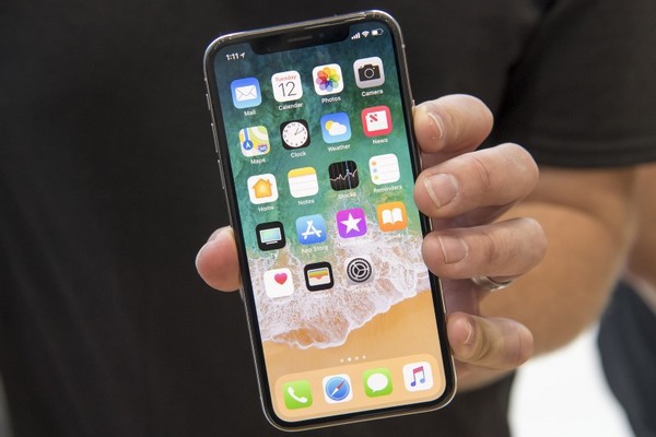 iPhone X dưới 17 triệu đồng hút hàng hơn các mẫu iPhone mới - Ảnh 2.