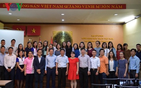 Đại sứ quán Việt Nam tại Thái Lan đối thoại với lưu học sinh - Ảnh 2.