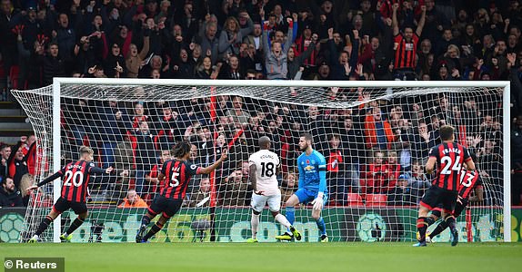 HLV Mourinho ngán ngẩm với bàn thua sớm của Man Utd trước Bournemouth - Ảnh 2.