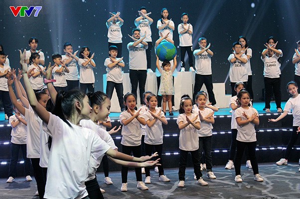 Hòa ca 2019: Hấp dẫn với những tiết mục chuyên nghiệp, hoành tráng từ các bạn học sinh - Ảnh 1.