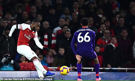 Lacazette xử lý tinh tế gỡ hòa cho Arsenal trước Liverpool - Ảnh 2.