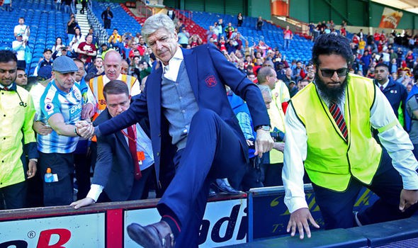 Giáo sư Arsene Wenger  sẽ trở thành HLV trưởng của AC Milan - Ảnh 2.