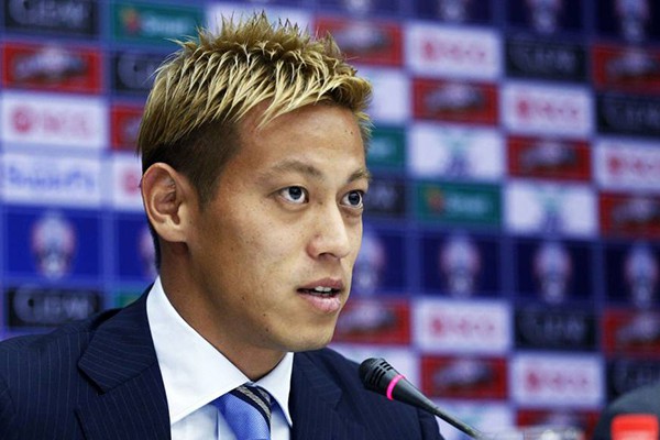 ĐT Campuchia đến Hà Nội với sự thiếu vắng của HLV Keisuke Honda - Ảnh 1.