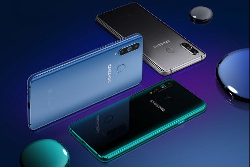 Ra mắt Galaxy A8s, Samsung đã làm chính điều mà công ty này dùng để chế giễu Apple - Ảnh 1.