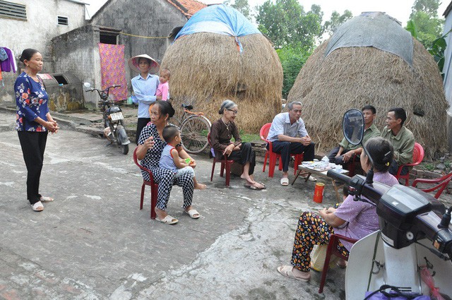 Mẹ bị xe tông chấn thương sọ não, 2 con thơ co ro bên ông bà ngoại già yếu - Ảnh 8.