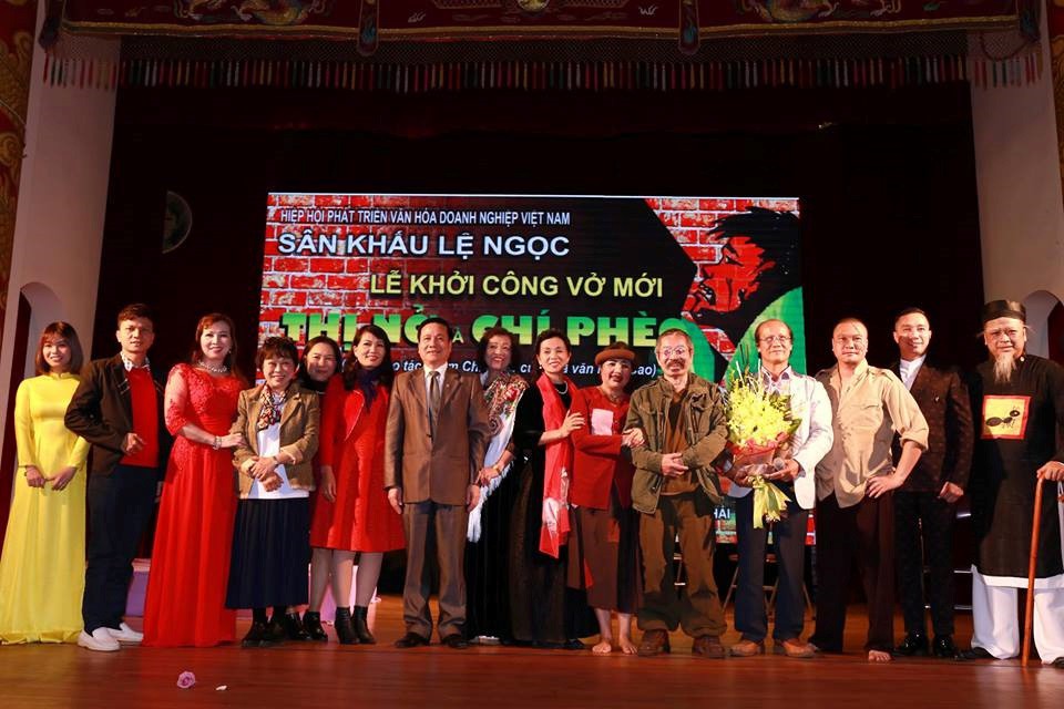 Vở kịch Thị Nở, Ch&iacute; Ph&egrave;o được đầu tư trang phục d&aacute;t v&agrave;ng xa xỉ - Ảnh 1.