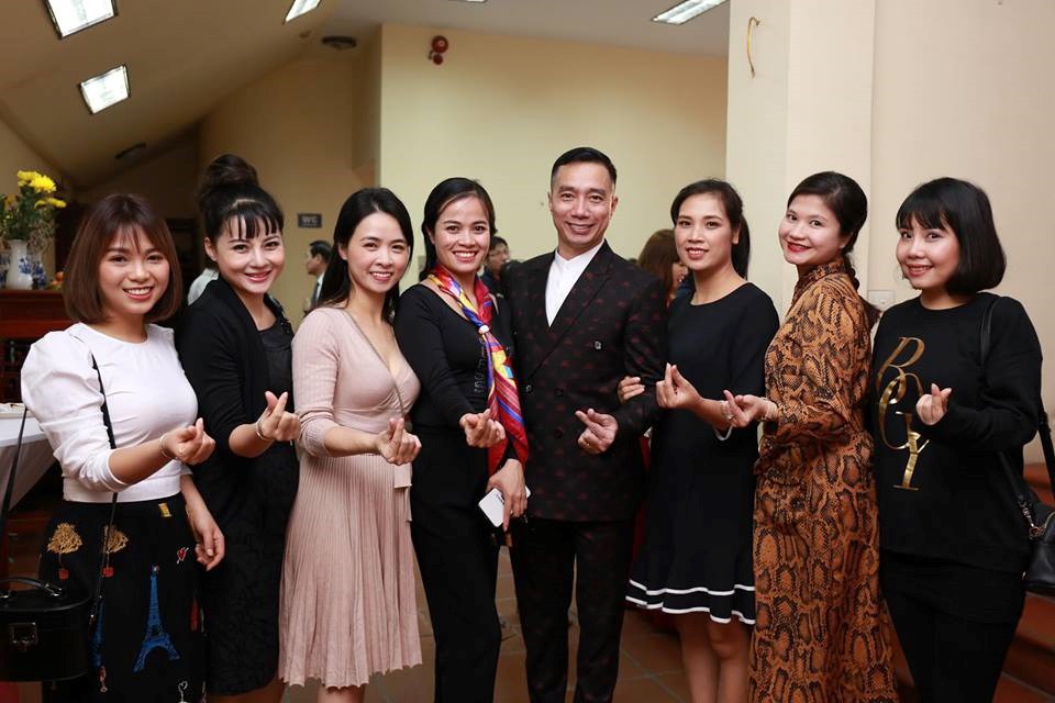 Vở kịch Thị Nở, Ch&iacute; Ph&egrave;o được đầu tư trang phục d&aacute;t v&agrave;ng xa xỉ - Ảnh 4.