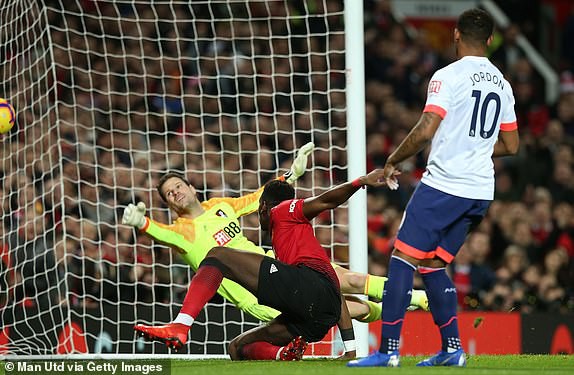 VIDEO Rashford hóa Ronaldinho kiến tạo cho Pogba mở tỷ số vào lưới Bournemouth - Ảnh 2.