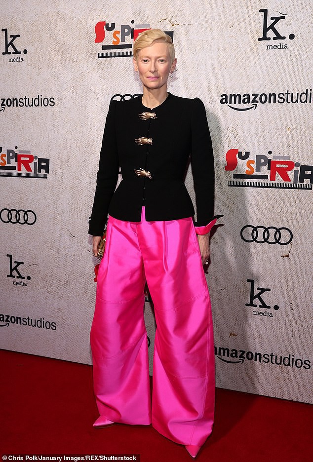 Bật cười với những bộ c&aacute;nh h&agrave;i hước của năm - Ảnh 15.