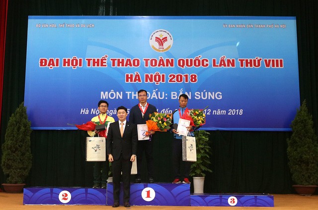 Bộ trưởng Nguyễn Ngọc Thiện trao thưởng cho các huy chương Bắn súng của của Đại hội Thể thao toàn quốc lần thứ VIII - 2018 - Ảnh 2.