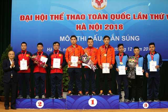 Bộ trưởng Nguyễn Ngọc Thiện trao thưởng cho các huy chương Bắn súng của của Đại hội Thể thao toàn quốc lần thứ VIII - 2018 - Ảnh 4.