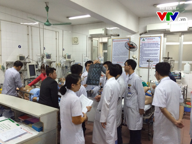 Số ca cấp cứu tăng đột biến, bệnh viện hết máy thở - Ảnh 3. Số ca cấp cứu tăng đột biến, bệnh viện hết máy thở - Ảnh 3.