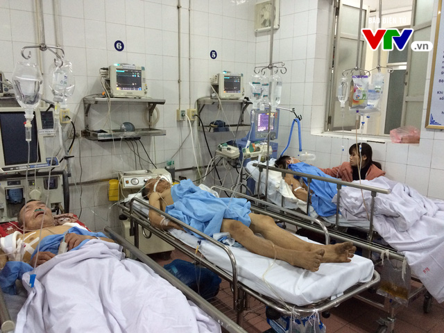 Số ca cấp cứu tăng đột biến, bệnh viện hết máy thở - Ảnh 2. Số ca cấp cứu tăng đột biến, bệnh viện hết máy thở - Ảnh 2.