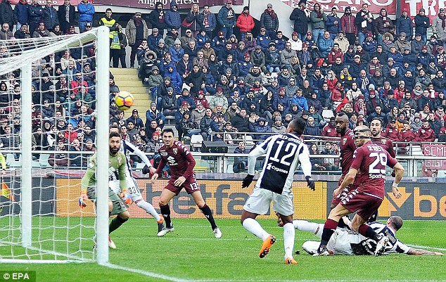 ĐKVĐ Juventus soán ngôi đầu Serie A sau trận derby thành Turin - Ảnh 4.