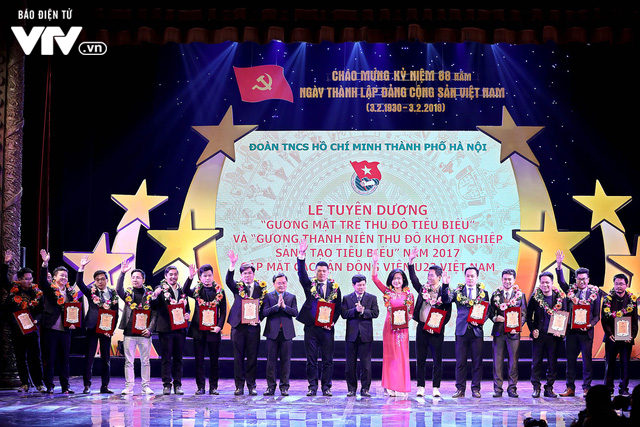 Hà Nội trao biểu tượng Thánh Gióng cho 5 cầu thủ U23 Việt Nam - Ảnh 14. Hà Nội trao biểu tượng Thánh Gióng cho 5 cầu thủ U23 Việt Nam - Ảnh 14.